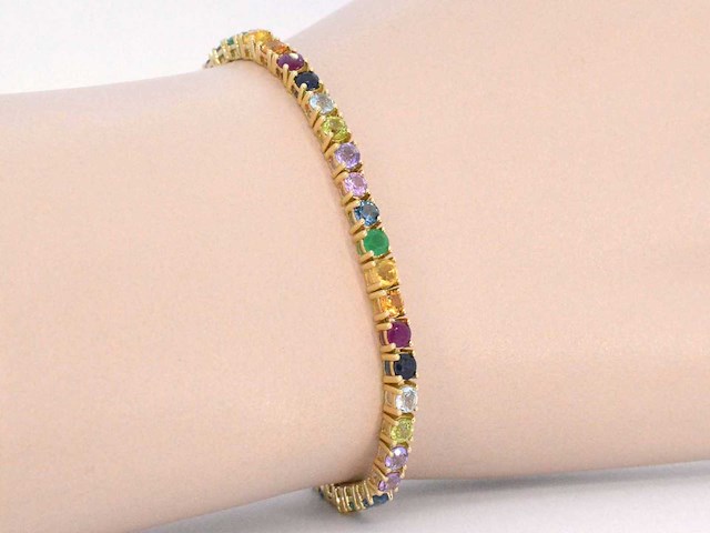 Geelgouden tennisarmband met multi colour edelstenen - afbeelding 2 van  9
