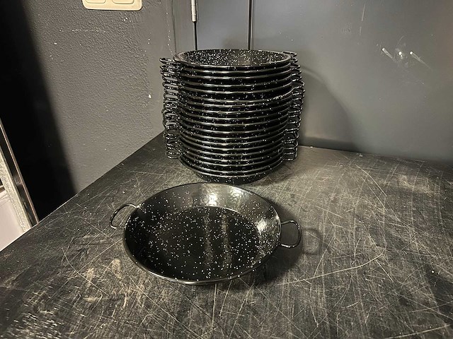 Geëmailleerde paella pannen (18x) - afbeelding 1 van  3