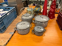 Geëmailleerde pannen en ketel (4x) - afbeelding 1 van  4