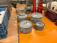 Geëmailleerde pannen en ketel (4x) - afbeelding 2 van  4