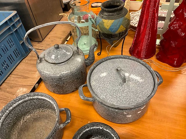 Geëmailleerde pannen en ketel (4x) - afbeelding 4 van  4