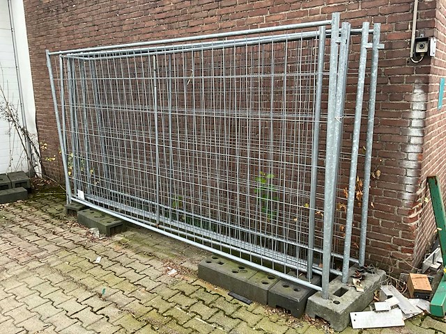 Gegalvaniseerd bouwhek 340x200cm (6x) + kunststof voet (10x) - afbeelding 1 van  2