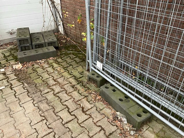 Gegalvaniseerd bouwhek 340x200cm (6x) + kunststof voet (10x) - afbeelding 2 van  2