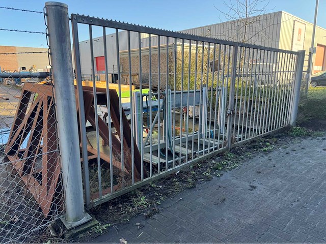 Gegalvaniseerd hekwerk (5,80x2,00 mtr) - afbeelding 1 van  8