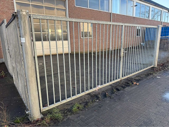 Gegalvaniseerd hekwerk (5,80x2,00 mtr) - afbeelding 1 van  12