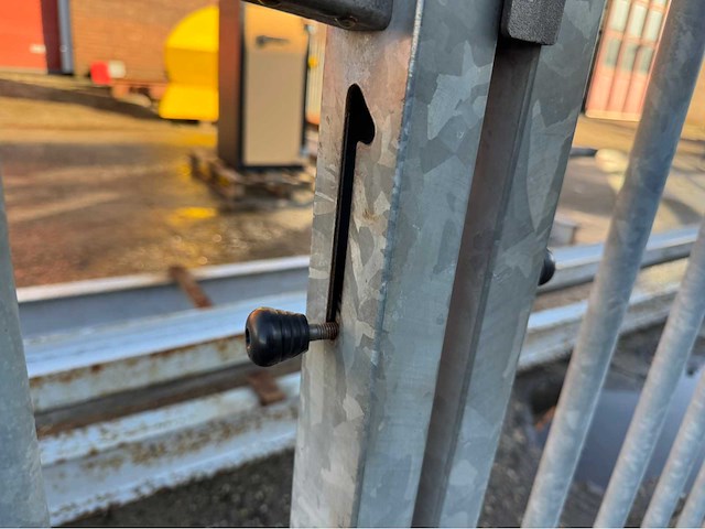 Gegalvaniseerd hekwerk (7,90x2,00 mtr) - afbeelding 10 van  11