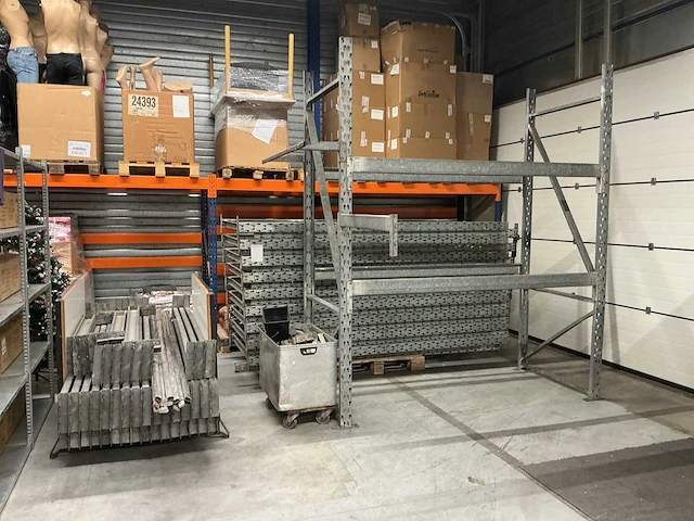 Gegalvaniseerd pallet en kledingstelling - afbeelding 1 van  11