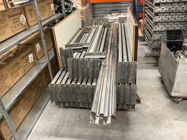 Gegalvaniseerd pallet en kledingstelling - afbeelding 9 van  11