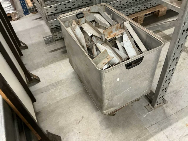 Gegalvaniseerd pallet en kledingstelling - afbeelding 11 van  11