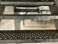 Gegalvaniseerd trap met bordes - afbeelding 4 van  6