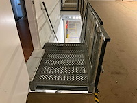 Gegalvaniseerd trap met bordes - afbeelding 2 van  4
