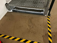 Gegalvaniseerd trap met bordes - afbeelding 3 van  4