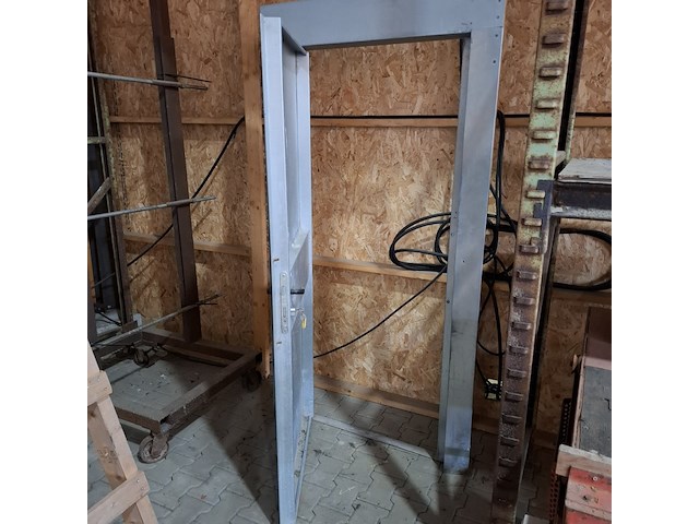 Gegalvaniseerde deur met kozijn - afbeelding 3 van  4