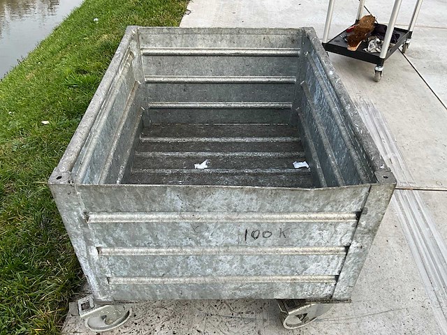 Gegalvaniseerde metalen palletdoos op wielen - afbeelding 4 van  4