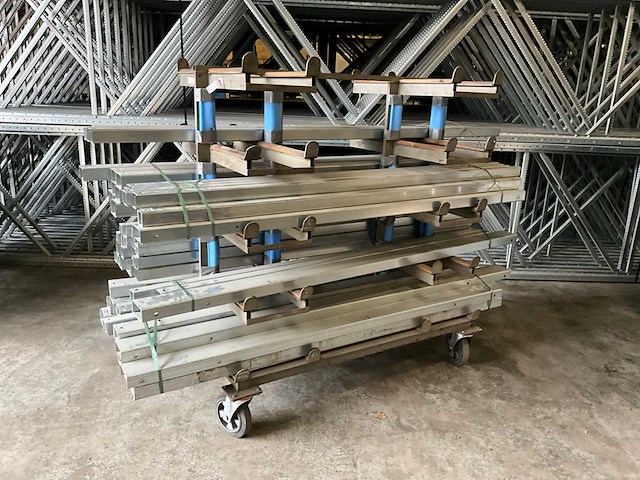 Gegalvaniseerde stalen profielen lengte 230 meter - afbeelding 1 van  4