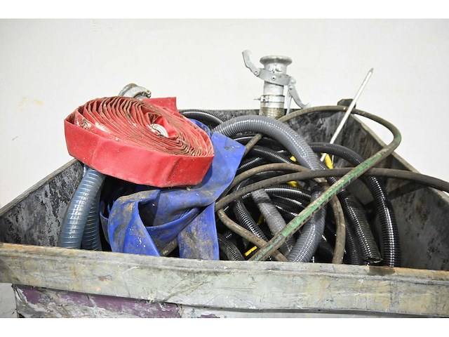 Gegalvaniseerde stapelbak inclusief diverse slangen - afbeelding 5 van  7