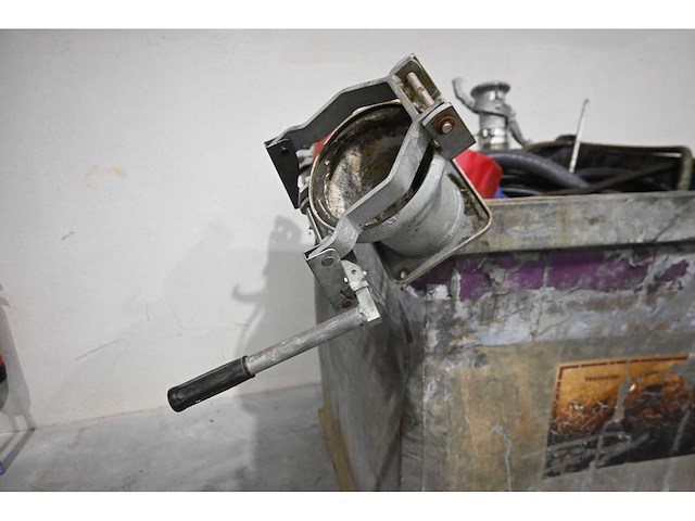 Gegalvaniseerde stapelbak inclusief diverse slangen - afbeelding 2 van  7