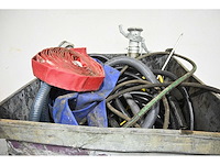 Gegalvaniseerde stapelbak inclusief diverse slangen - afbeelding 5 van  7