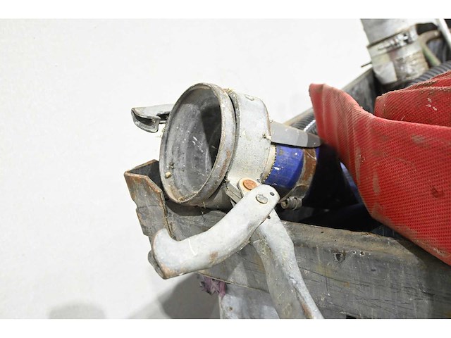 Gegalvaniseerde stapelbak inclusief diverse slangen - afbeelding 6 van  7