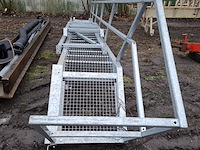 Gegalvaniseerde trap met bordes - afbeelding 7 van  8