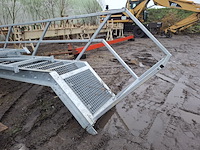 Gegalvaniseerde trap met bordes - afbeelding 8 van  8