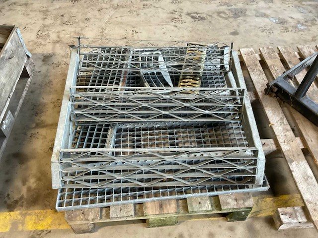 Gegalvaniseerde traptreden - afbeelding 2 van  2