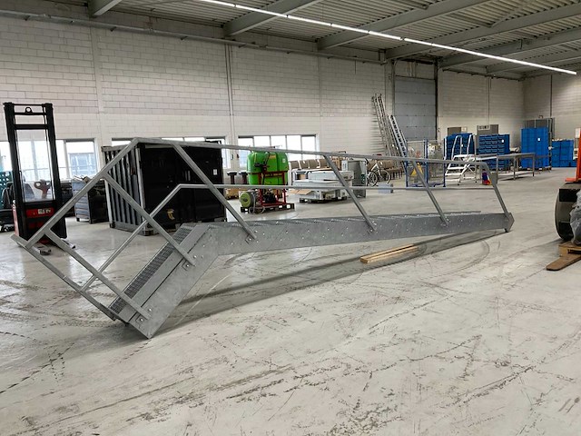 Gegalvaniseerde vaste trap - afbeelding 4 van  4