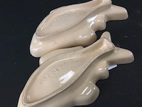 Geglazuurde aardewerken visschalen, mogelijk pudding- of patévormen - afbeelding 5 van  5