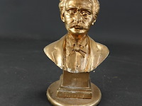 Gegoude gipsen buste j. strauss