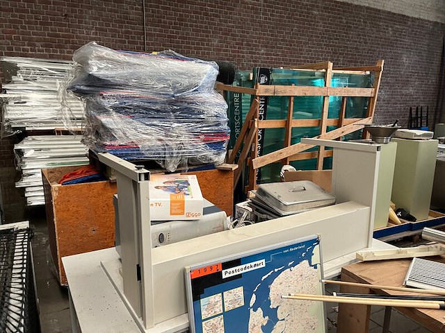 Gehele inventaris indoor sportcentrum o.a. padelbanen, tafelvoetbaltafels, diverse horeca - afbeelding 3 van  12