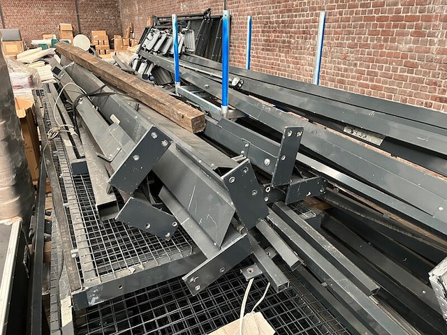 Gehele inventaris indoor sportcentrum o.a. padelbanen, tafelvoetbaltafels, diverse horeca - afbeelding 4 van  12