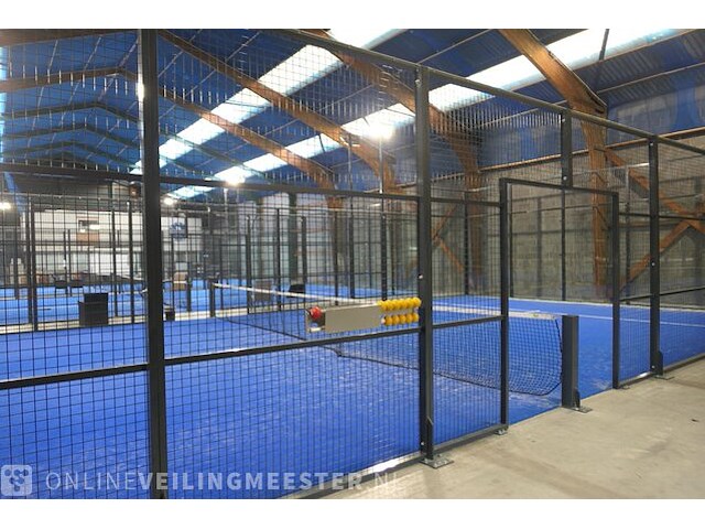 Gehele inventaris indoor sportcentrum o.a. padelbanen, tafelvoetbaltafels, diverse horeca - afbeelding 1 van  12
