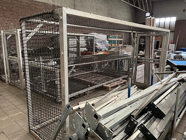 Gehele inventaris indoor sportcentrum o.a. padelbanen, tafelvoetbaltafels, diverse horeca - afbeelding 9 van  12
