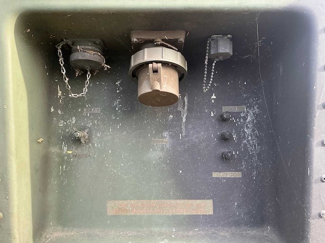 Geïsoleerd legercontainer met diesel standkachel - afbeelding 4 van  24