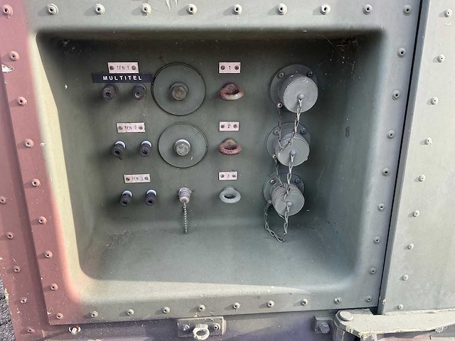 Geïsoleerd legercontainer met diesel standkachel - afbeelding 5 van  24