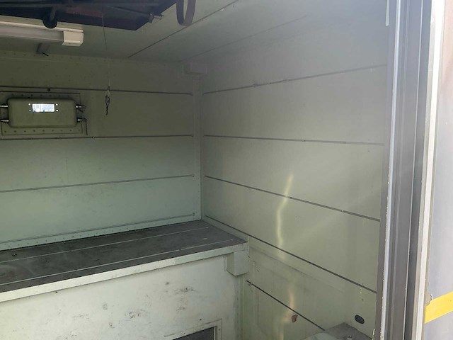 Geïsoleerd legercontainer met diesel standkachel - afbeelding 11 van  24