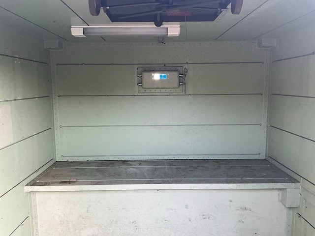 Geïsoleerd legercontainer met diesel standkachel - afbeelding 13 van  24