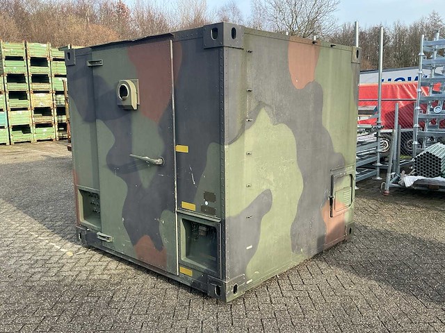 Geïsoleerd legercontainer met diesel standkachel - afbeelding 17 van  24