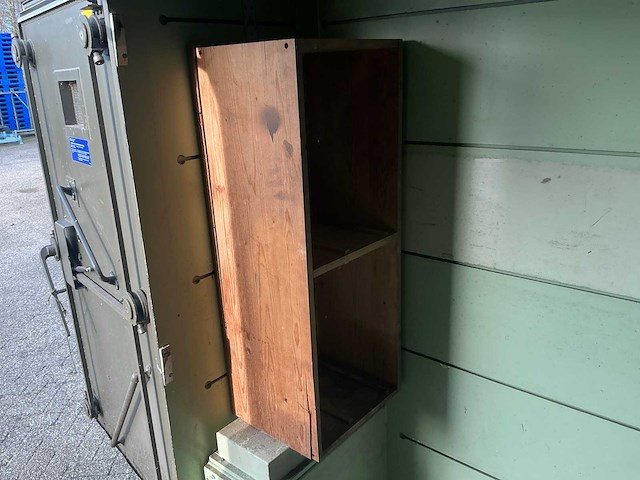 Geïsoleerd legercontainer met diesel standkachel - afbeelding 4 van  5