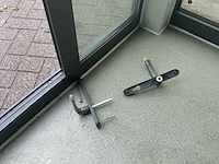 Geïsoleerde kantoorunit / portiersloge – 3,9 × 2,2 m – elektra – panoramabeglazing nieuw - afbeelding 2 van  11