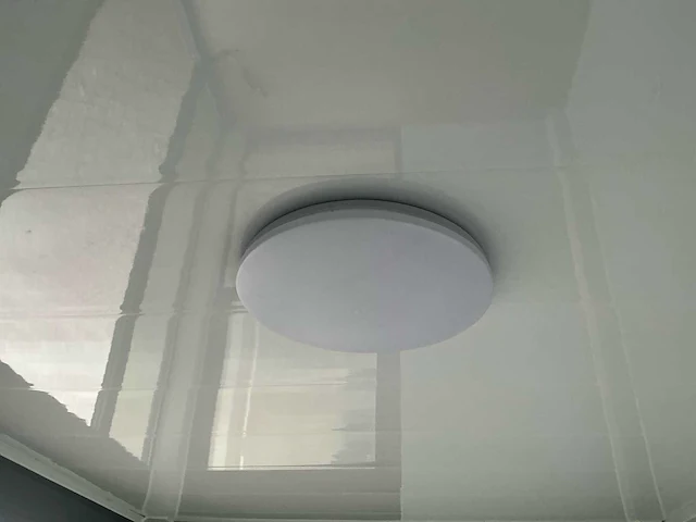 Geïsoleerde kantoorunit / portiersloge – 3,9 × 2,2 m – elektra – panoramabeglazing nieuw - afbeelding 4 van  17