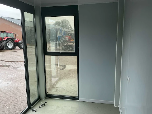 Geïsoleerde kantoorunit / portiersloge – 3,9 × 2,2 m – elektra – panoramabeglazing nieuw - afbeelding 10 van  17