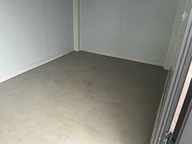 Geïsoleerde kantoorunit / portiersloge – 3,9 × 2,2 m – elektra – panoramabeglazing nieuw - afbeelding 15 van  17