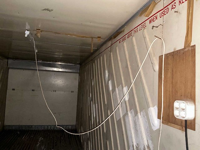 Geïsoleerde zeecontainer - afbeelding 7 van  10