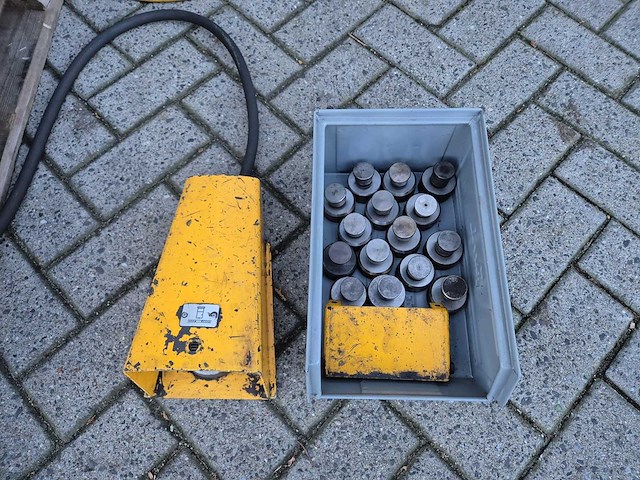 Geka - hydracrop 70/s - pons- en knipmachine - afbeelding 16 van  24