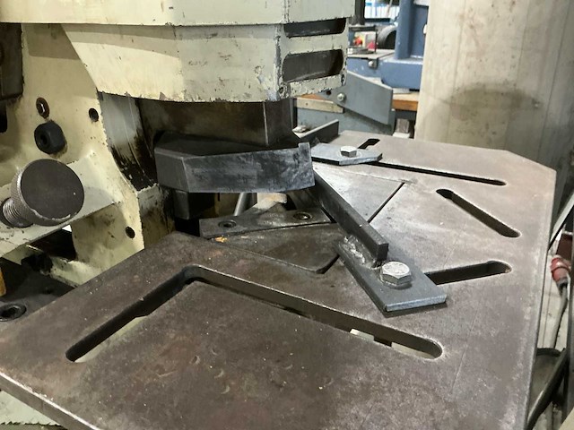 Geka hydracrop 50 s ponsmachine - afbeelding 15 van  28