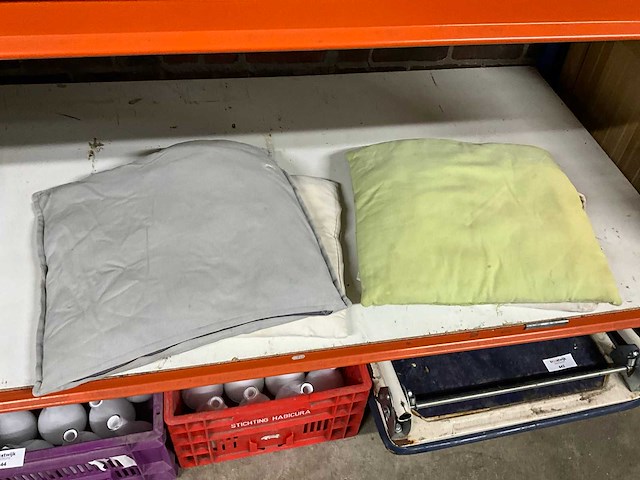 Gekleurde kussens (17x) - afbeelding 2 van  4