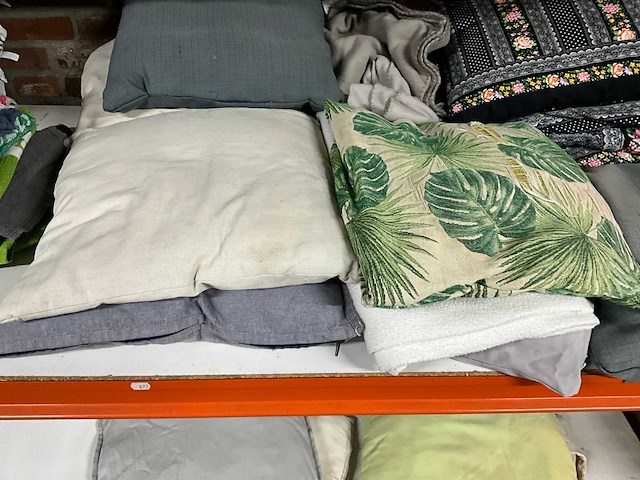 Gekleurde kussens (17x) - afbeelding 4 van  7