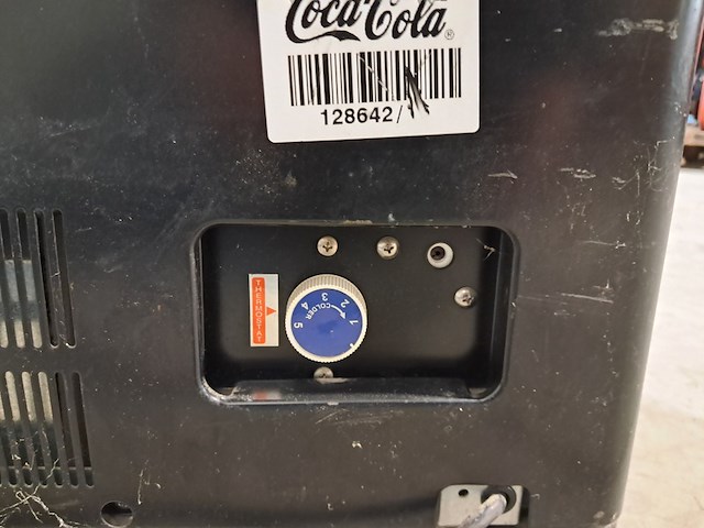 Gekoelde display & 5-deurs lockerkast, o.a. coca-cola & drentea - afbeelding 2 van  16