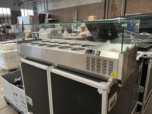 Gekoelde saladette met glazen opbouw - afbeelding 1 van  7